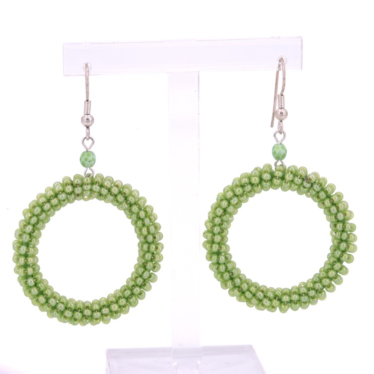 Жіночі сережки із бісеру круглої форми зеленого кольору Jablonec